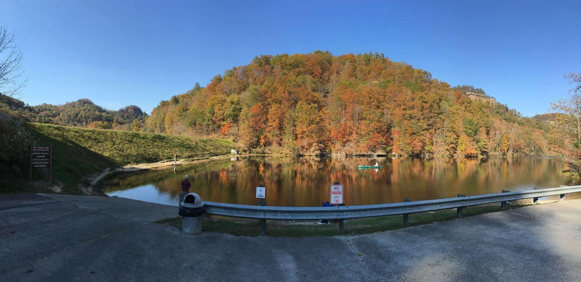 Black Bear Lodge Motel Slade 외부 사진