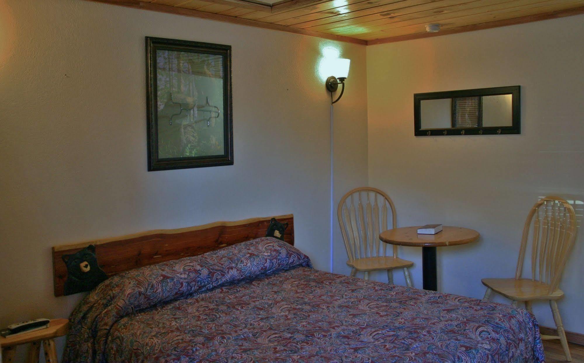 Black Bear Lodge Motel Slade 외부 사진