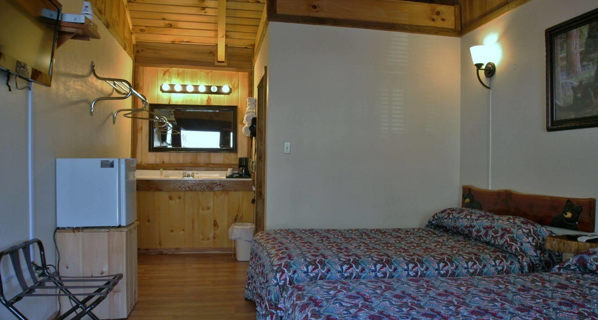 Black Bear Lodge Motel Slade 외부 사진
