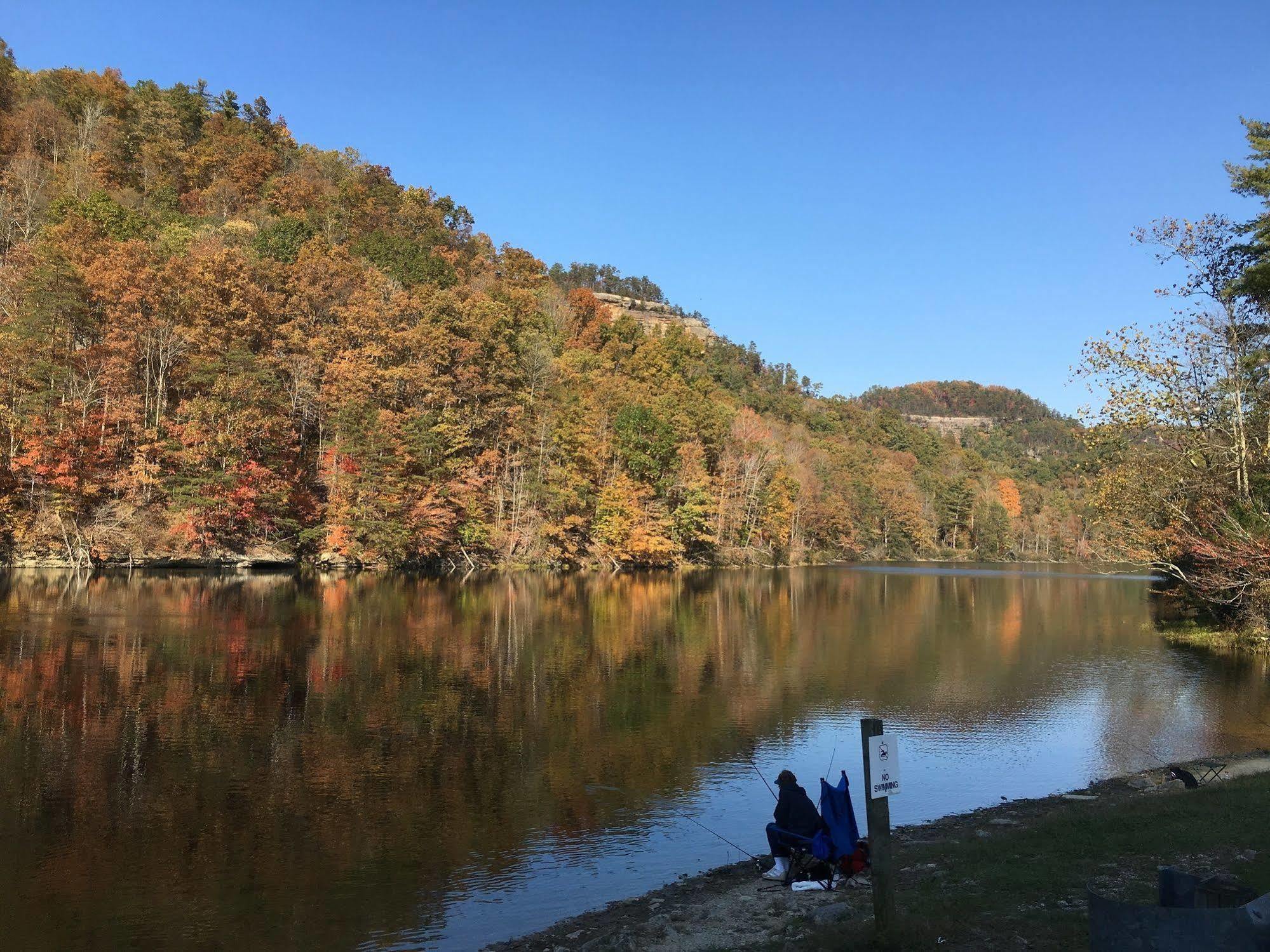 Black Bear Lodge Motel Slade 외부 사진